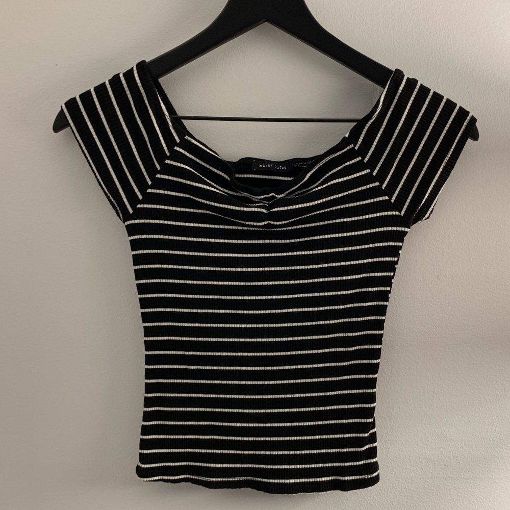 Sweet Claire off the shoulder crop top